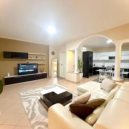 Apartamento Seaside Serenity Apartment! Free Parking