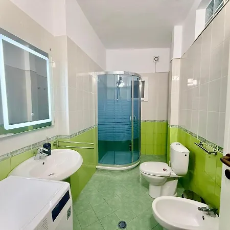 Seaside Serenity Apartment! Free Parking * Vlorë